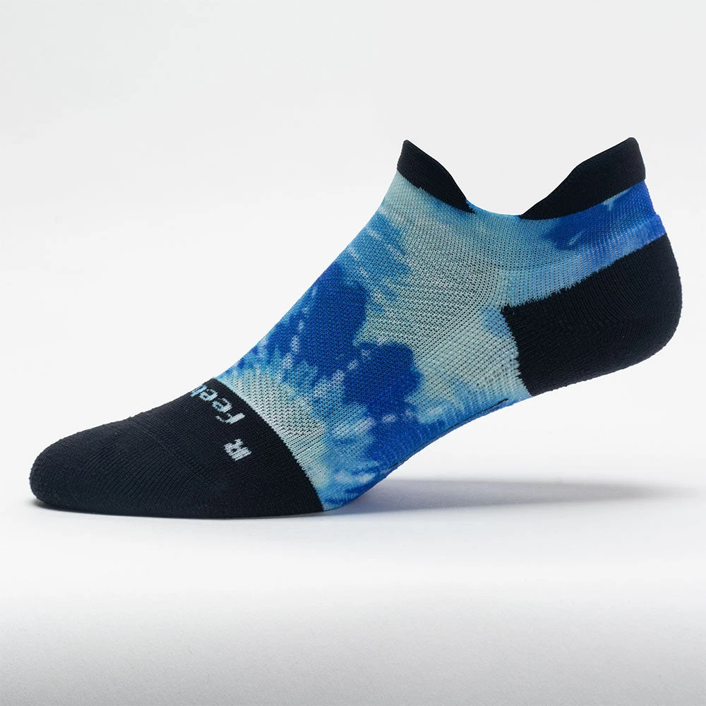 Feetures Elite Light Cushion No Show Tab Socks Tie Dye - Image 2